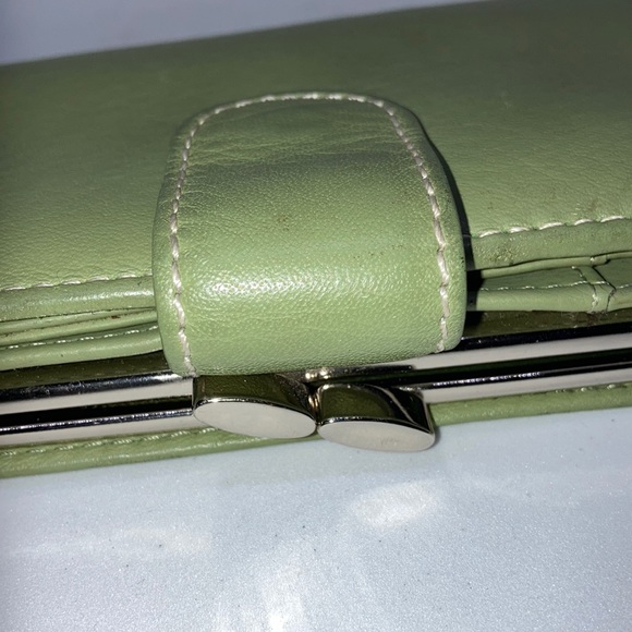 Green genuine leather wallet Attached clasp coin pouch - Picture 8 of 8